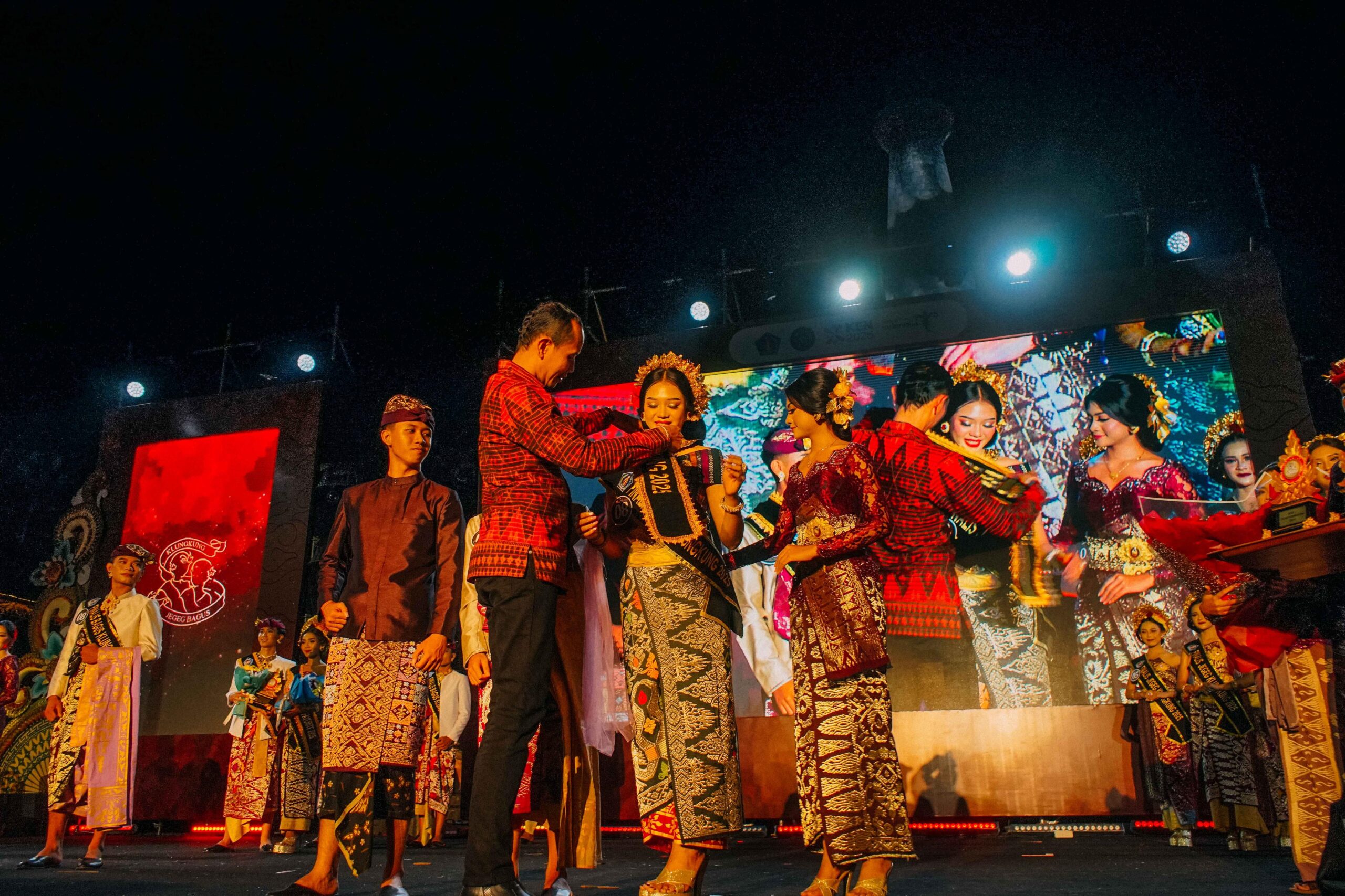 Malam Grand final pemilihan Jegeg Bagus Klungkung 2025, berlangsung dipanggung Festival Semarapura