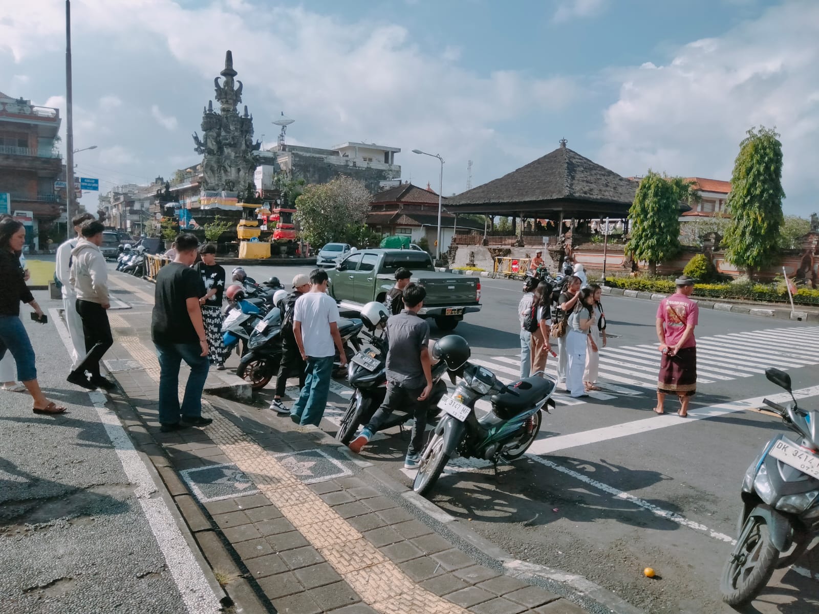 Siswa SMK Ngurah Rai Kunjungi Kertha Gosa dalam Rangka Studi Tour Edukatif