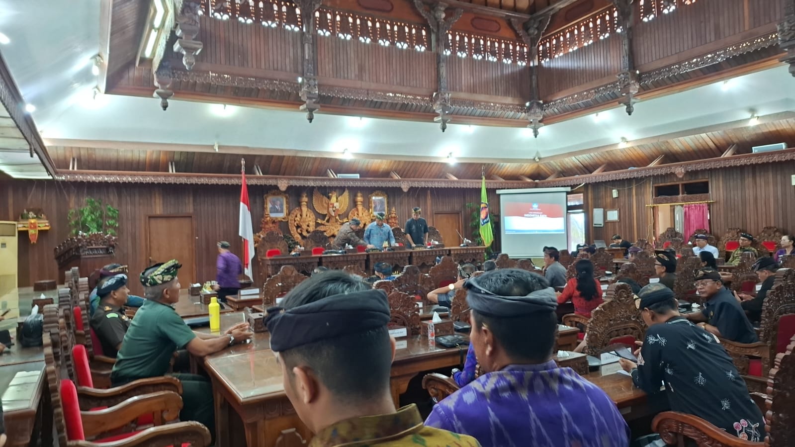 Sekretaris Dinas Pariwisata Hadiri Rapat Paripurna Raperda APBD Perubahan Tahun Anggaran 2025